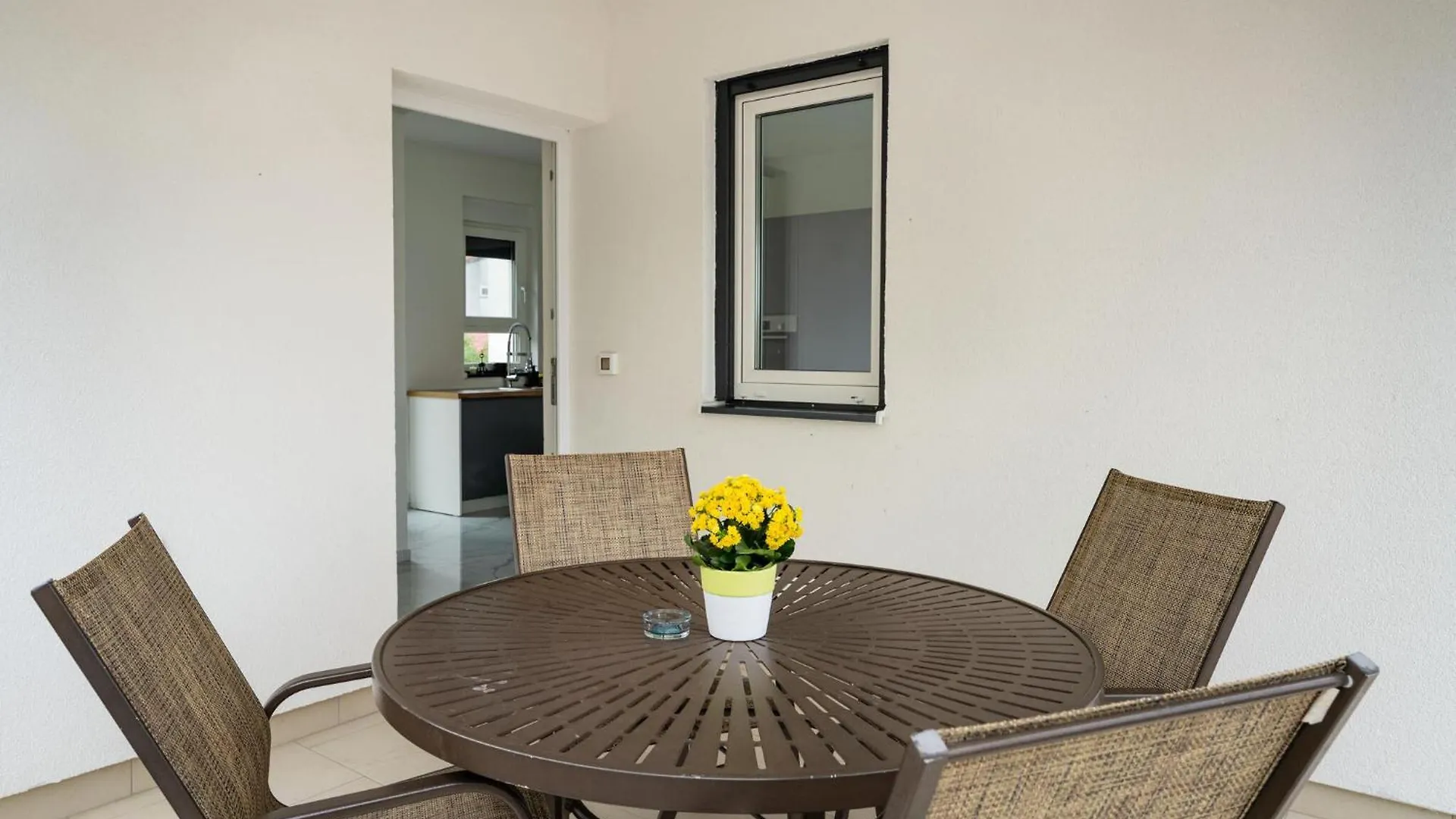 3 Bedroom Beautiful Home In Maslenica Semesterbostad