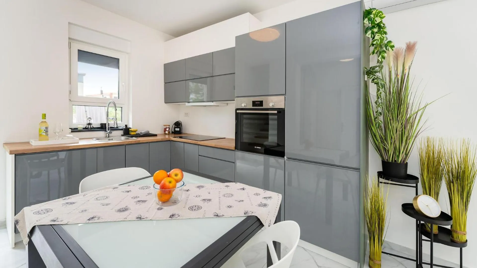 3 Bedroom Beautiful Home In Maslenica