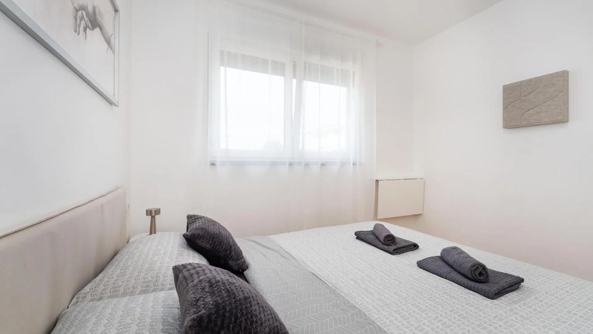 3 Bedroom Beautiful Home In Maslenica 0*,