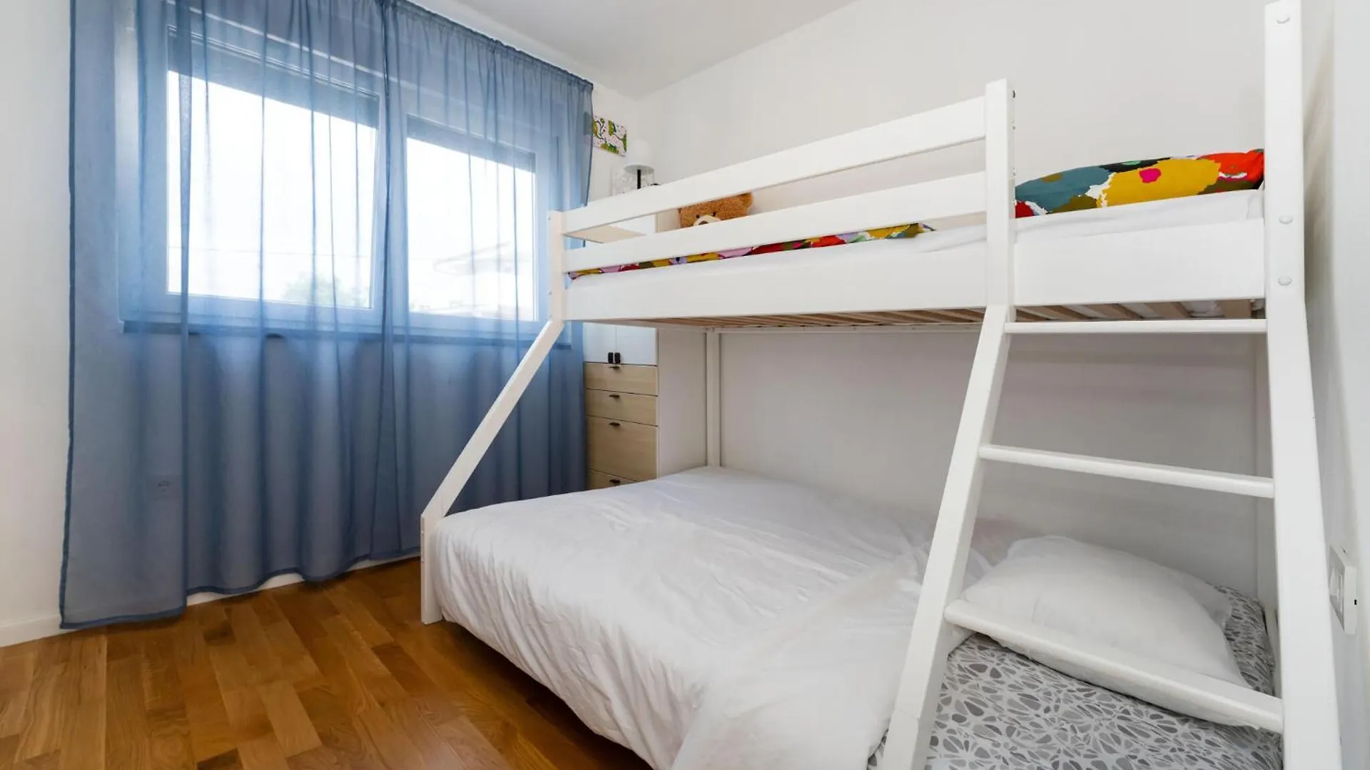 3 Bedroom Beautiful Home In Maslenica Semesterbostad