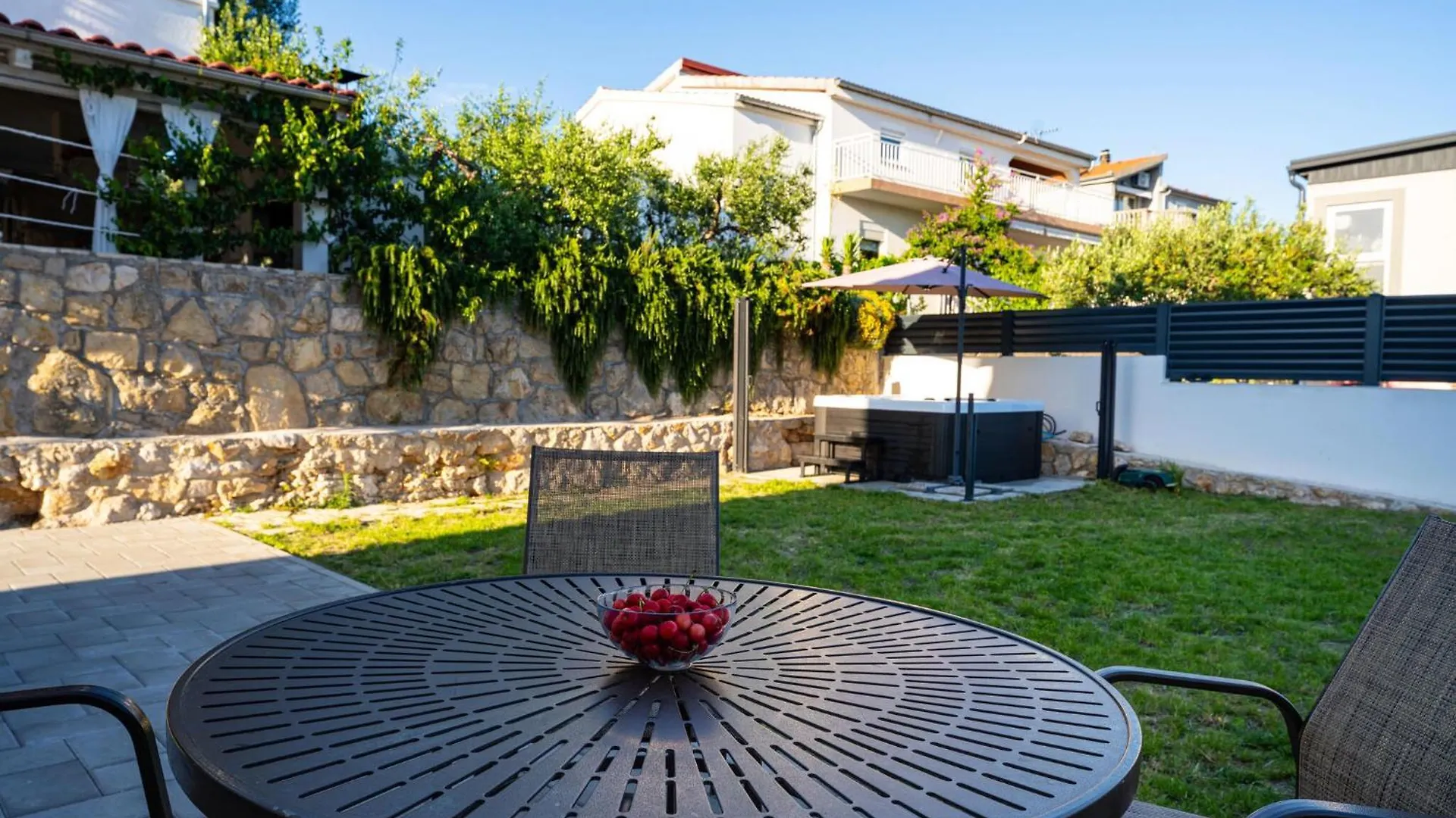 3 Bedroom Beautiful Home In Maslenica Semesterbostad