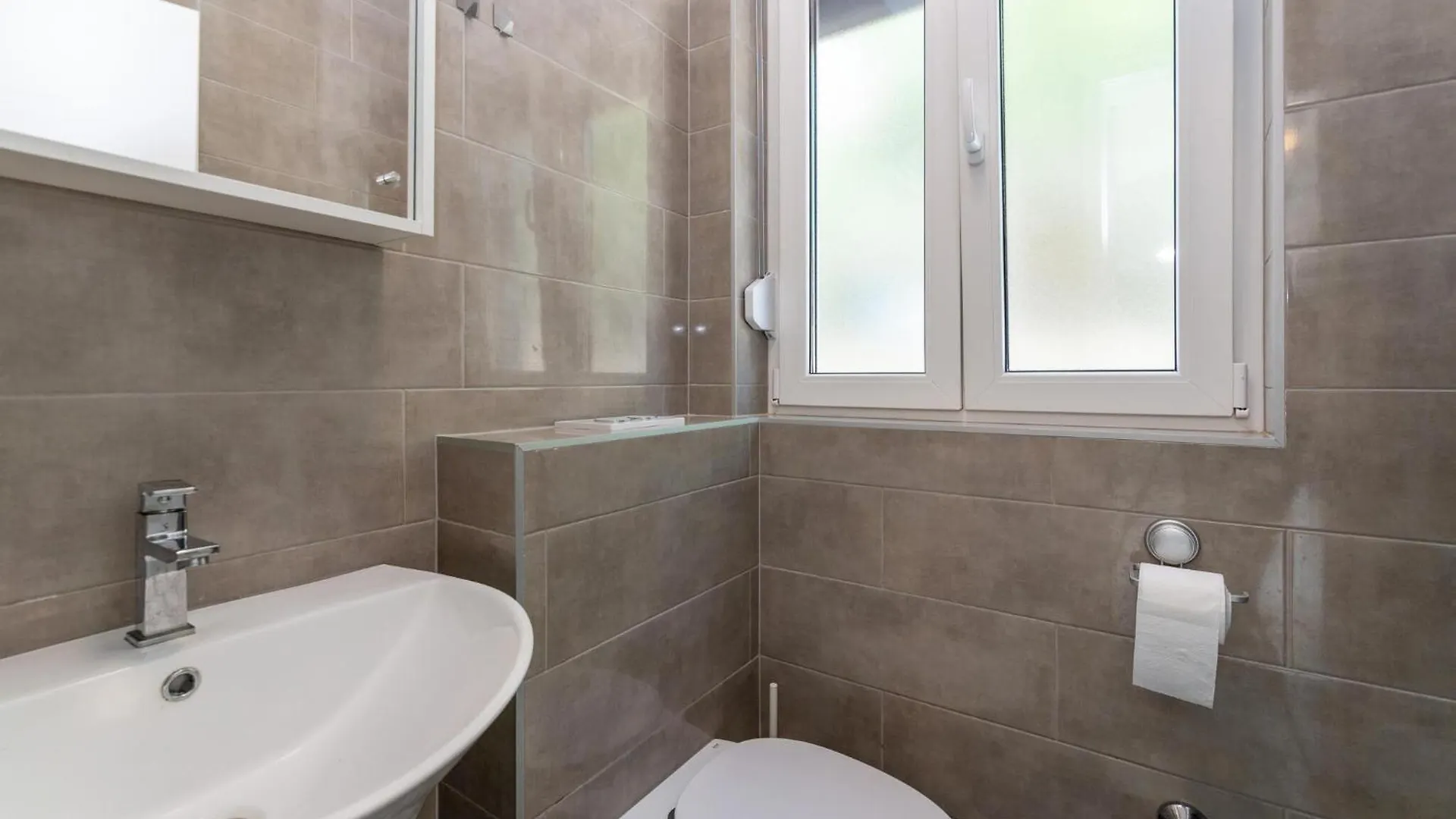 3 Bedroom Beautiful Home In Maslenica Holiday home