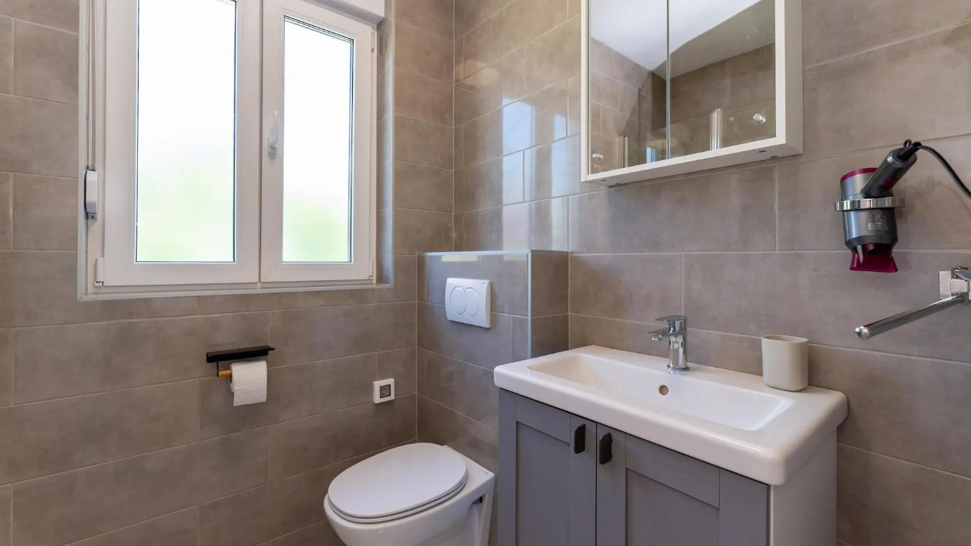 3 Bedroom Beautiful Home In Maslenica Croatia