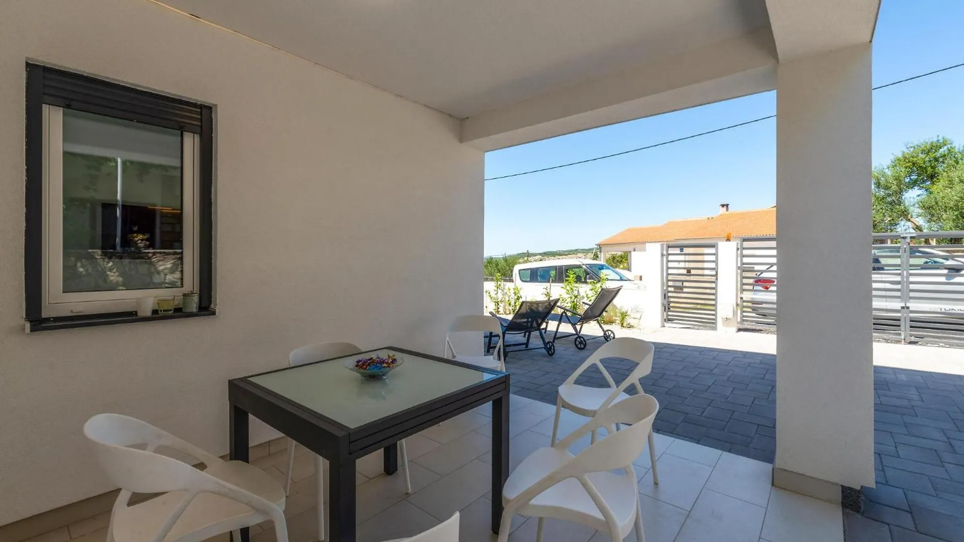 3 Bedroom Beautiful Home In Maslenica