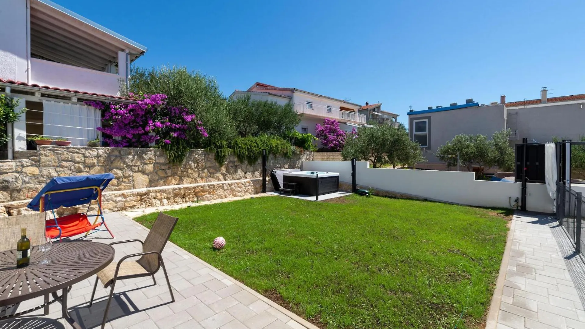 3 Bedroom Beautiful Home In Maslenica